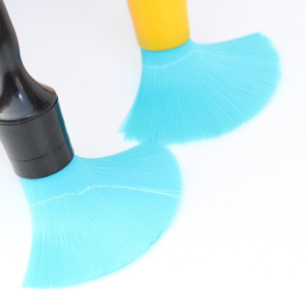 汽车硬毛黄色发动机清洁刷与格栅刷 细节清洗与机械设备租赁的完美结合